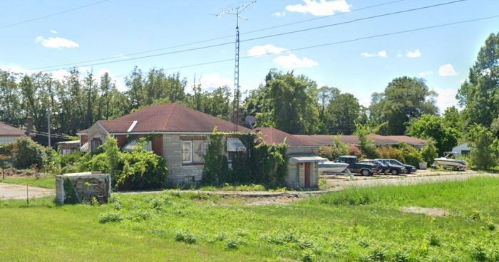Bowmans Motel - 2022 Street View (newer photo)